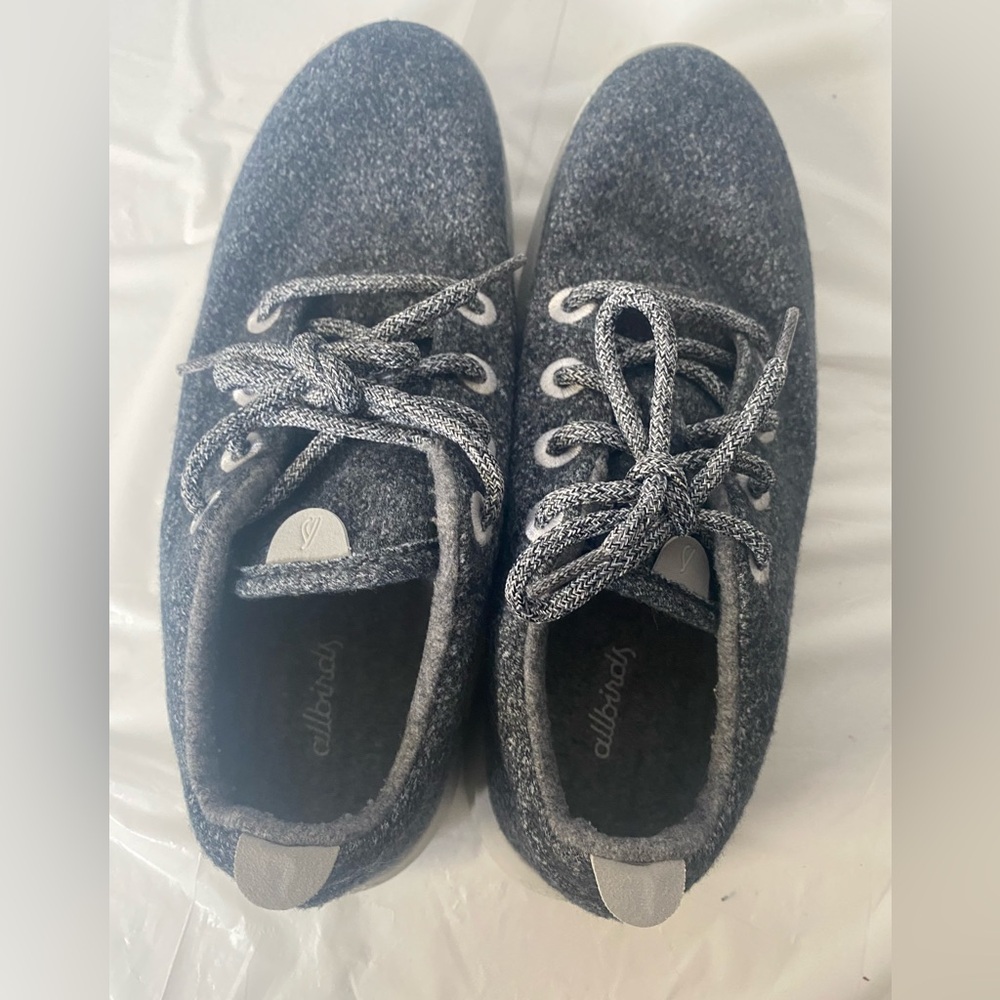 Allbirds women’s wool runners in a charcoal grey and light grey sole - Picture 4 of 6